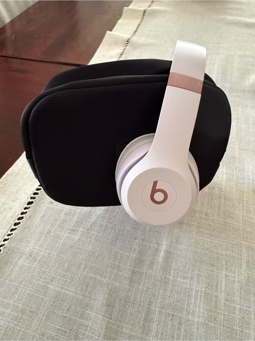Beats Solo 4 Wireless Headphones in White & Rose Gold